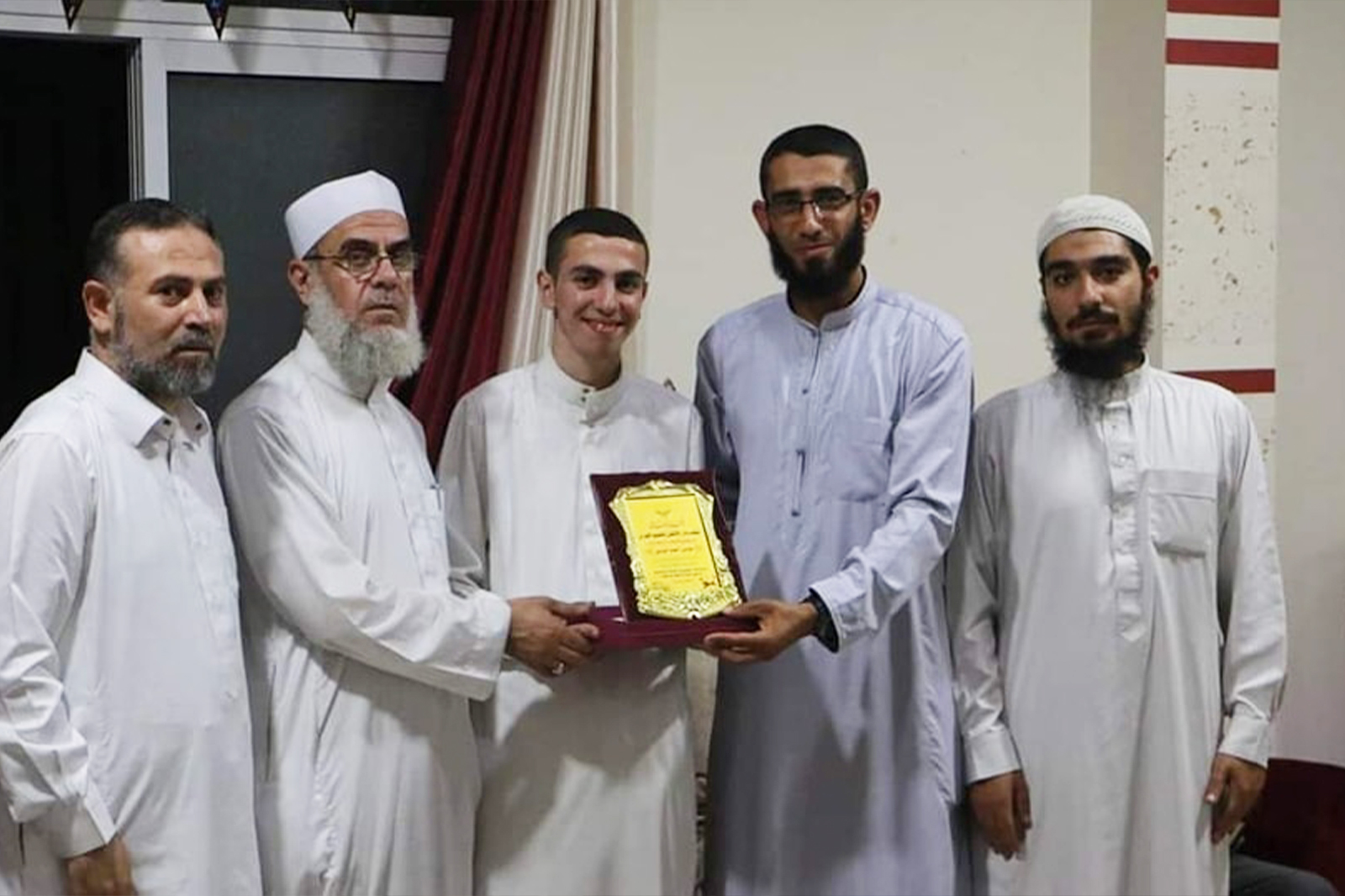 دار الإتقان لتعليم القرآن تكرم الطالب مؤمن أحمد الواوي في حفل ختمة مميز