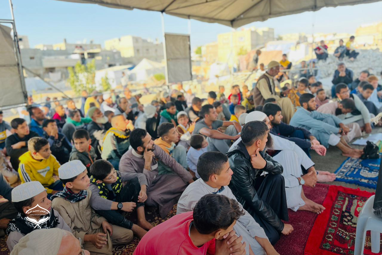 تكريم عشرات الحفظة في مخيم للنازحين بمنطقة معن جنوب غزة