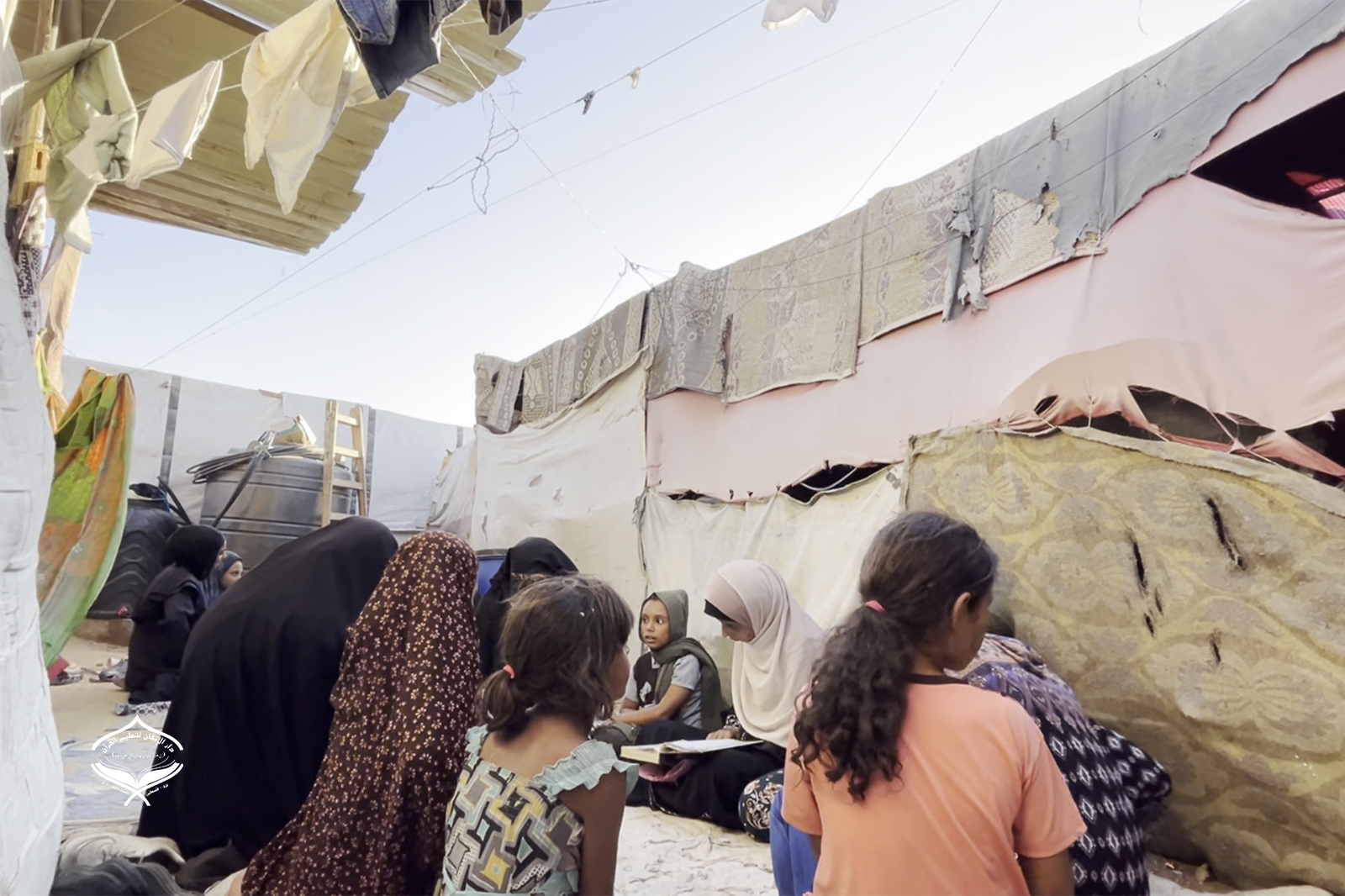 دار الإتقان تطلق حملة لتغطية حلقات التحفيظ في غزة بالشوادر قبل الشتاء