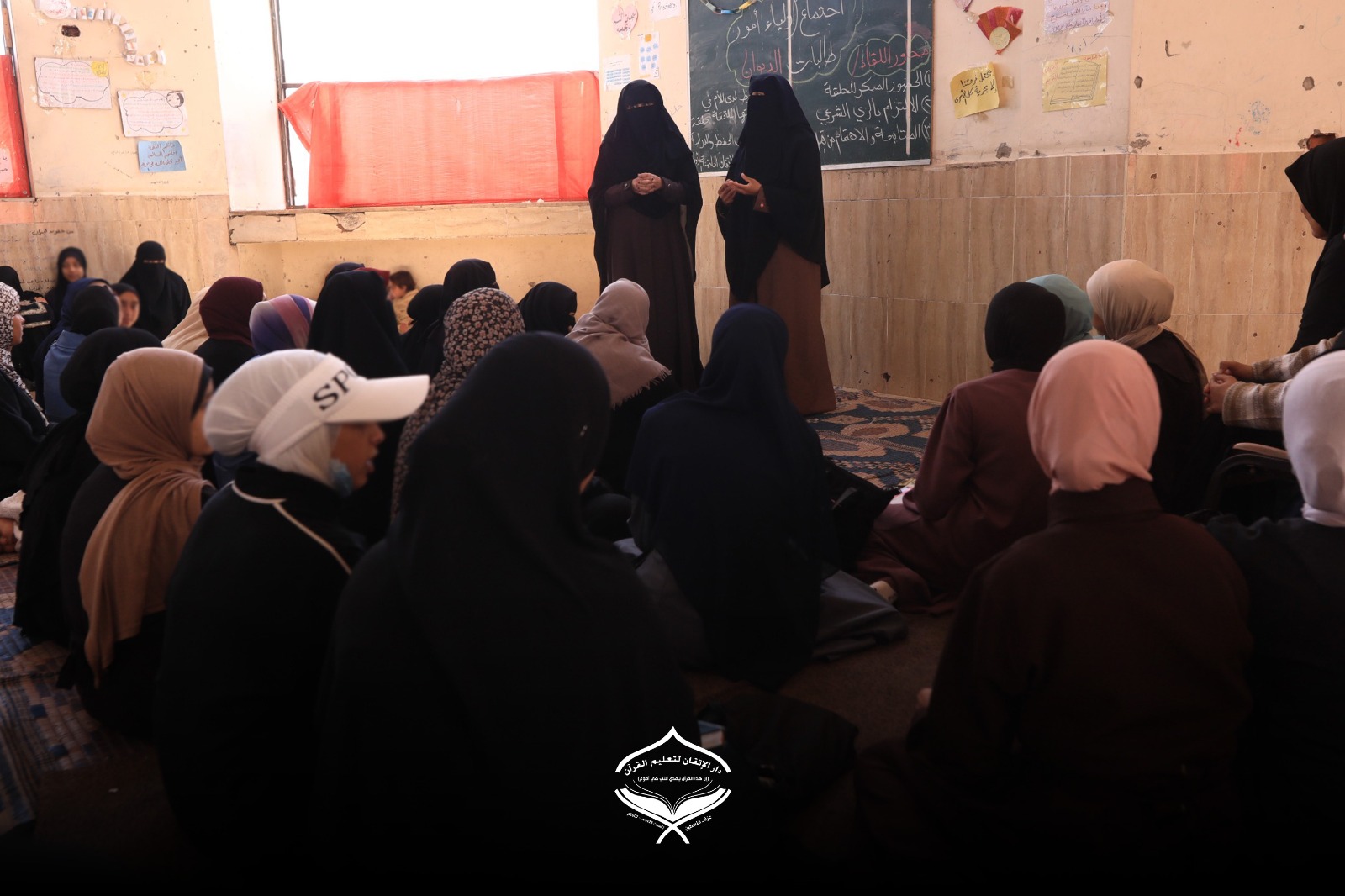 قسم الديوان يعقد اجتماعًا لأولياء أمور الطالبات جنوب غزة