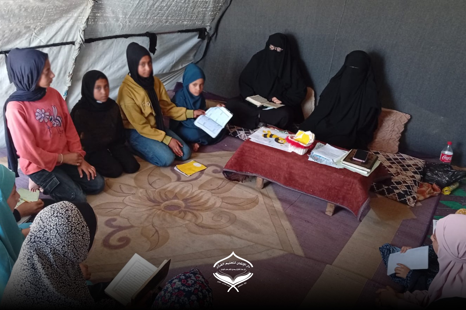 رئيس قسم التلاوة والتجويد تزور حلقة المحفّظة هبة أبو عودة وتشيد بتميز الطالبات وحسن الأداء